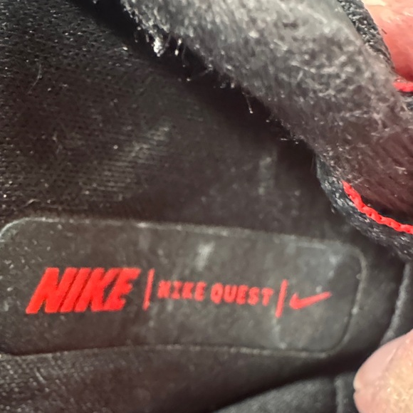 Nike Quest Running shoes. Men's Black and Red Athletic Shoes 8.5 - Picture 2 of 6